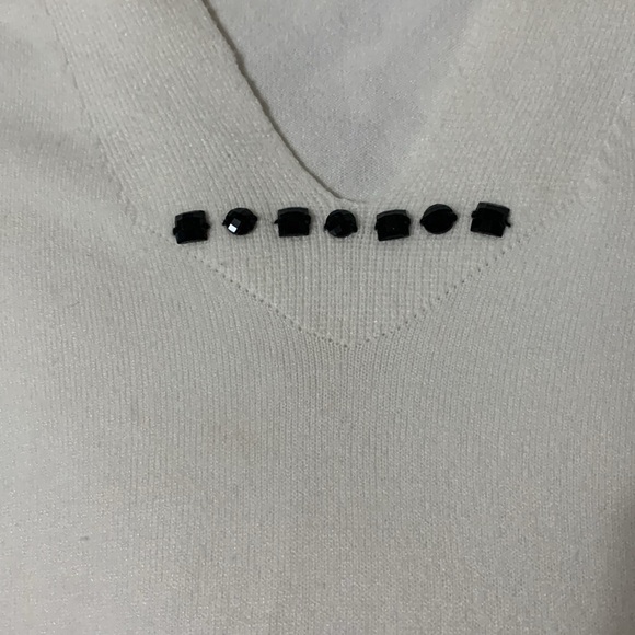 White pullover v neck sweater - Picture 3 of 5